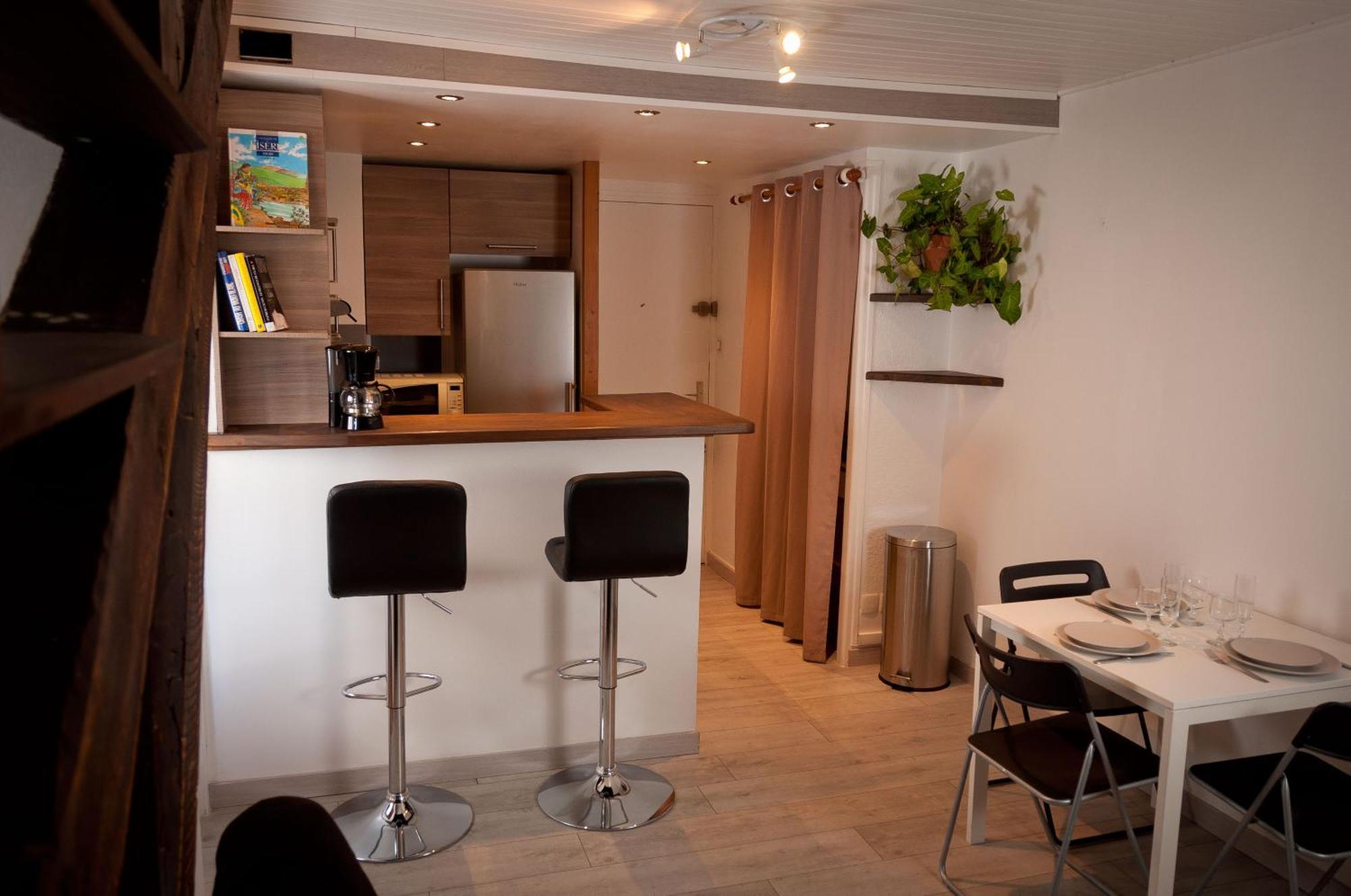 Le T2 Douillet D'Uriage - Residence Le Louvre - Cure Thermale Uriage- Proche Chamrousse - Jusqu'A 3 Personnes - Region Agreable En Toute Saison Vaulnaveys-le-Haut 外观 照片