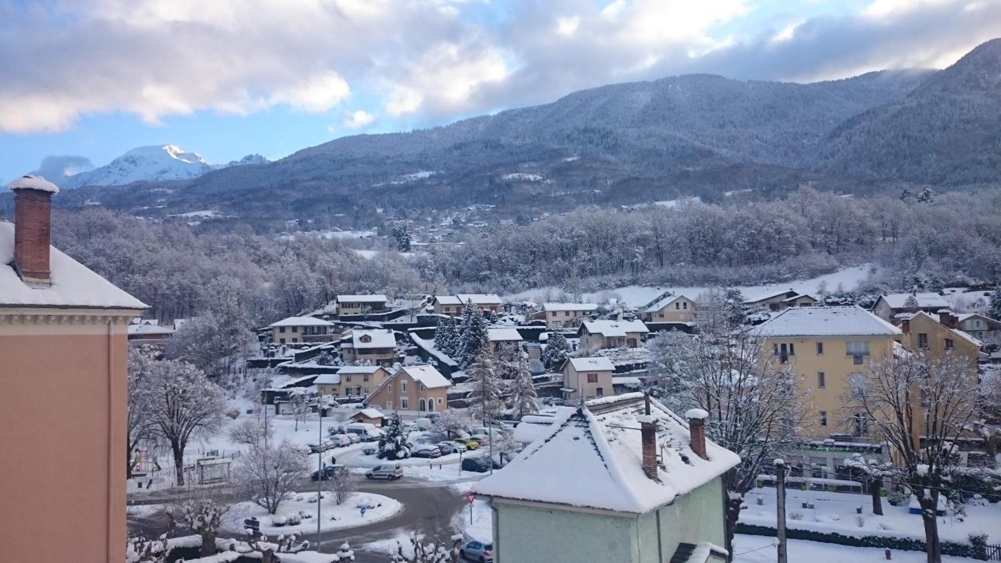 Le T2 Douillet D'Uriage - Residence Le Louvre - Cure Thermale Uriage- Proche Chamrousse - Jusqu'A 3 Personnes - Region Agreable En Toute Saison Vaulnaveys-le-Haut 外观 照片